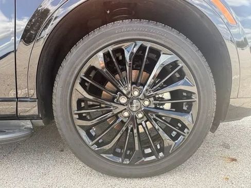 Used 2025 Lincoln Corsair AWD w/ Jet Appearance Package image 31