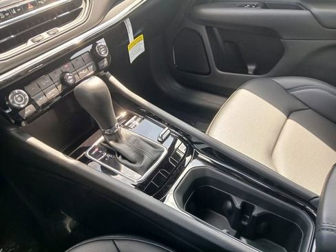 New 2026 Jeep Compass Limited image 24