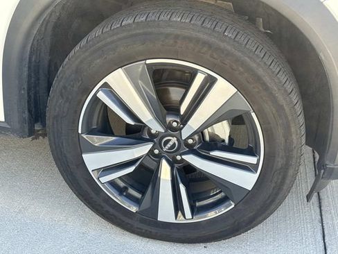 Used 2026 Nissan Rogue SL FWD image 4