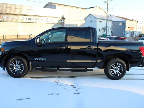 Certified 2024 Nissan Titan SV w/ SV Convenience Package image 2