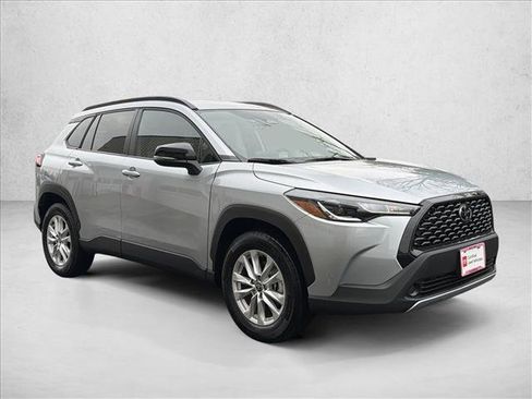 Certified 2025 Toyota Corolla Cross LE image 3