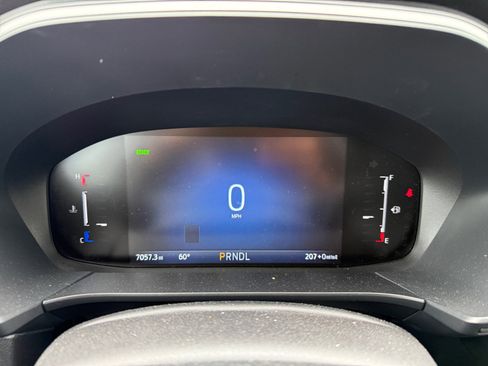 Used 2025 Ford Escape SE w/ Class II Trailer Tow Package image 11