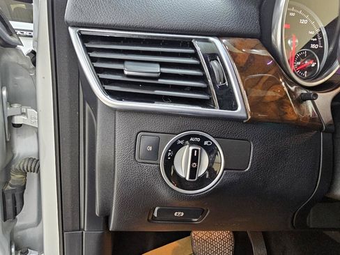Used 2017 Mercedes-Benz GLS 550 4MATIC image 38
