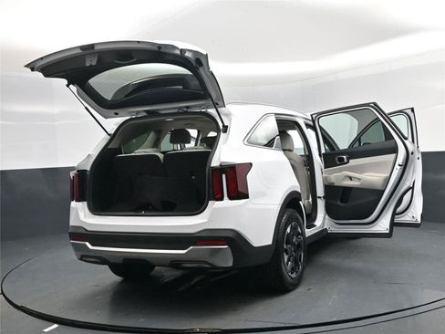 Used 2025 Kia Sorento S w/ Panoramic Sunroof Package image 33