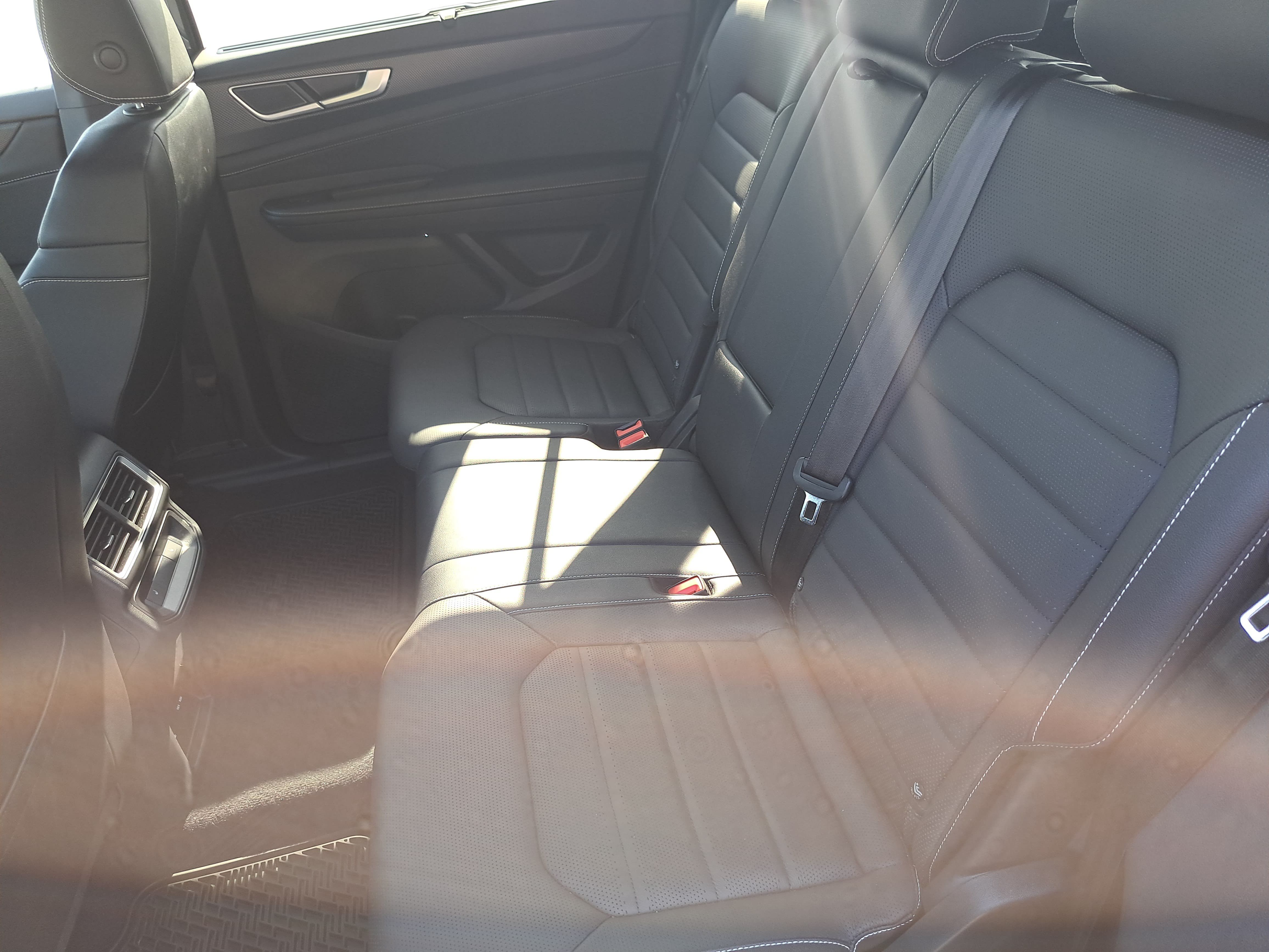 Used 2026 Volkswagen Atlas Cross Sport SEL R-Line AWD/4WD image 14