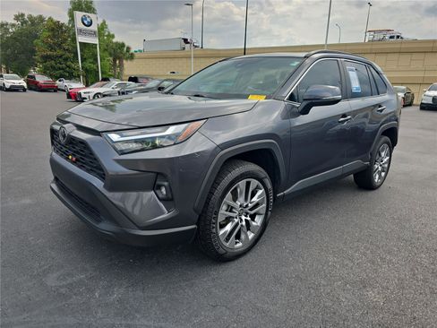Used 2022 Toyota RAV4 XLE Premium FWD image 5