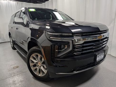 Used 2025 Chevrolet Suburban Premier image 2