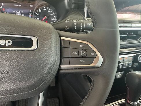 Used 2025 Jeep Compass Latitude w/ Convenience Group AWD/4WD image 22