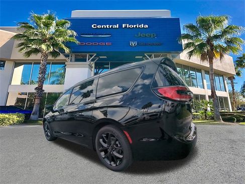 New 2026 Chrysler Pacifica Limited w/ S Appearance Package image 7