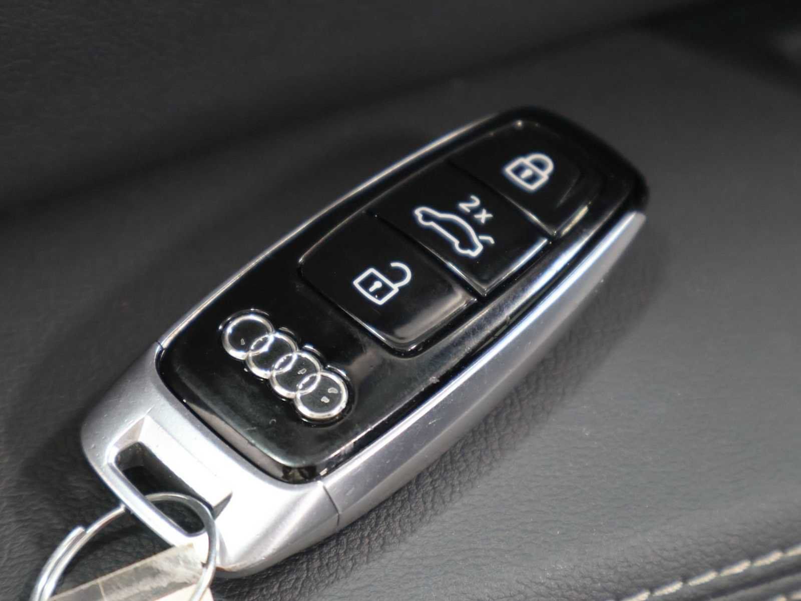 Used 2023 Audi e-tron Premium Plus w/ Premium Plus Package AWD/4WD image 41