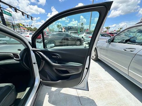 Used 2018 Chevrolet Trax LS FWD image 15