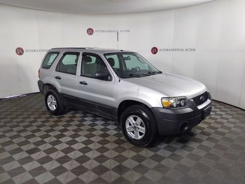 Used 2005 Ford Escape XLS FWD image 3