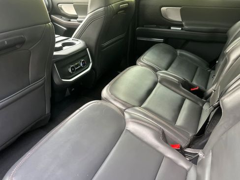 Certified 2025 Ford Expedition Active AWD/4WD image 4