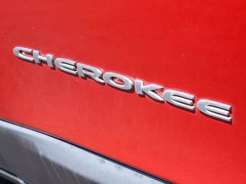 Used 2016 Jeep Cherokee Limited image 25