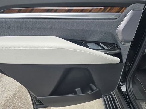 New 2026 Cadillac Escalade Platinum Sport AWD/4WD image 15