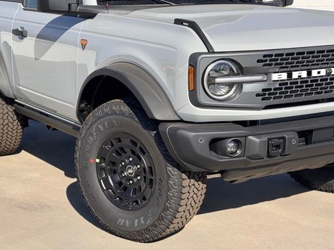 New 2026 Ford Bronco Badlands image 4