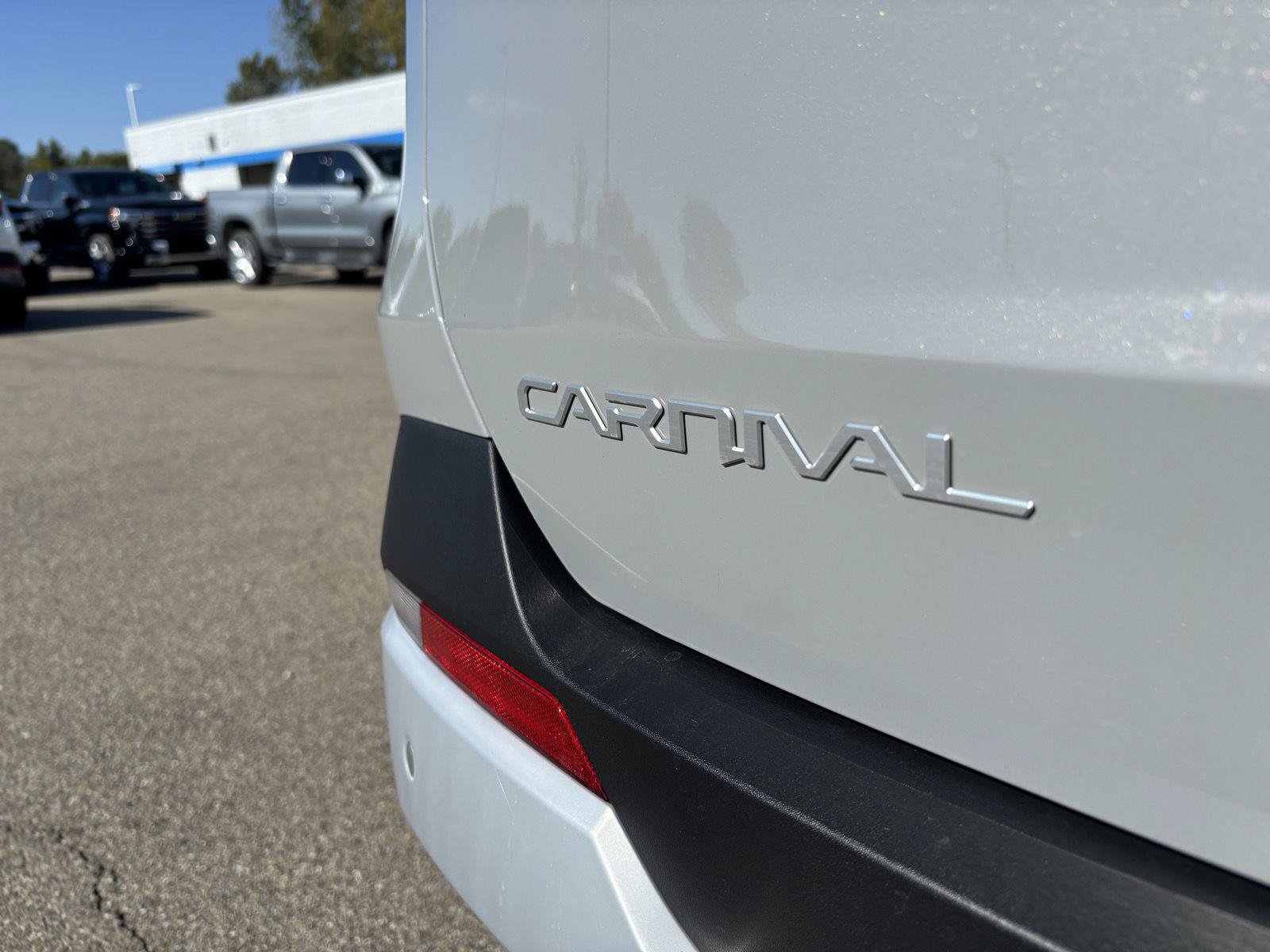 Used 2026 Kia Carnival EX FWD image 10
