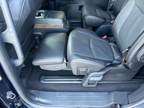 Used 2025 Toyota Sienna Platinum AWD/4WD image 37