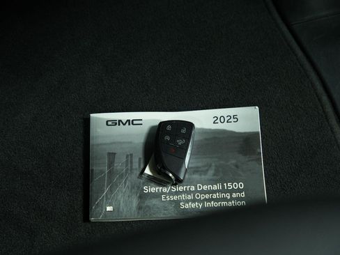 Used 2025 GMC Sierra 1500 SLT AWD/4WD image 25