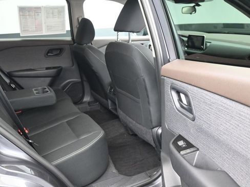 Used 2023 Nissan Rogue S AWD/4WD image 12