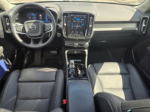 Certified 2025 Volvo XC40 B5 Plus AWD/4WD image 21