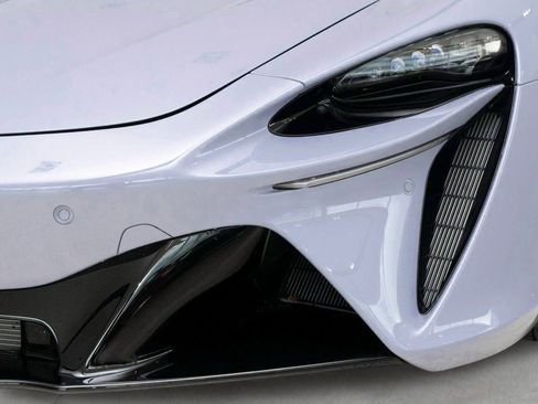 Used 2023 McLaren Artura RWD image 41