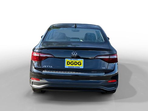 Used 2024 Volkswagen Jetta SE image 4