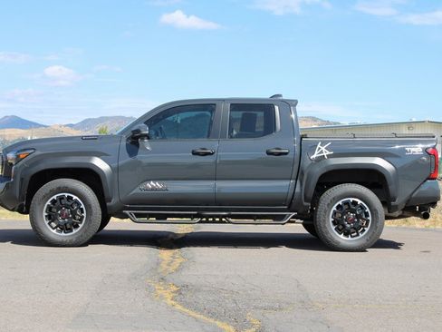 Used 2024 Toyota Tacoma TRD Off-Road image 3