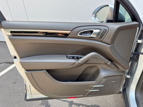Used 2017 Porsche Cayenne Platinum Edition AWD/4WD image 41