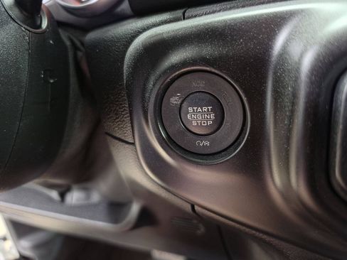 Used 2018 Jeep Wrangler Unlimited Sahara AWD/4WD image 29