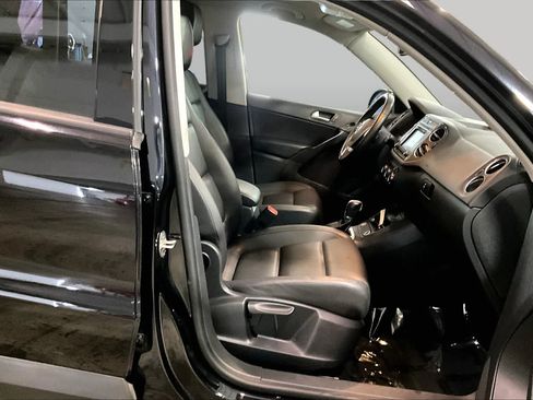 Used 2017 Volkswagen Tiguan S AWD/4WD image 8