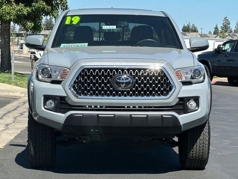 Used 2019 Toyota Tacoma TRD Off-Road w/ TRD Premium Off Road Package AWD/4WD image 9