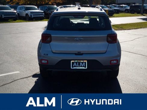 New 2026 Hyundai Venue SEL FWD image 7