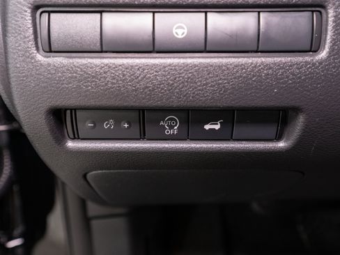 Used 2025 Nissan Rogue SV w/ SV Premium Package FWD image 29