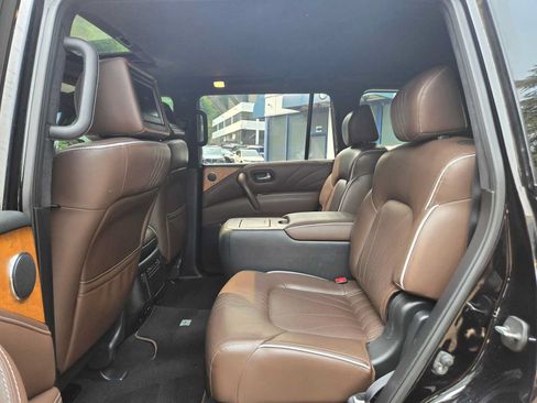 Used 2015 INFINITI QX80 4WD w/ Limited Package image 16