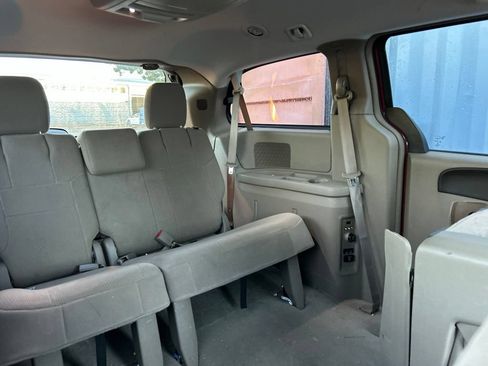 Used 2014 Chrysler Town & Country Touring FWD image 12