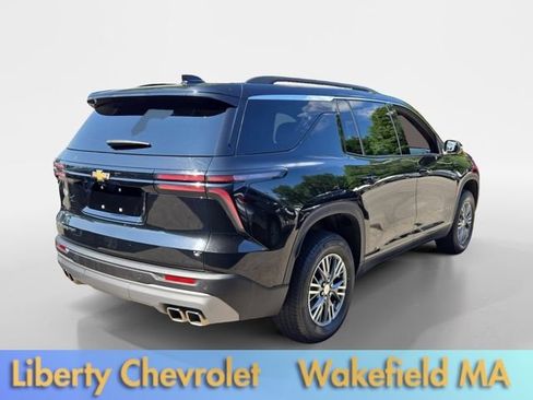 Used 2024 Chevrolet Traverse LT AWD/4WD image 3