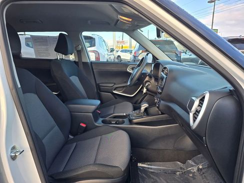 Used 2022 Kia Soul LX w/ Technology Package image 10