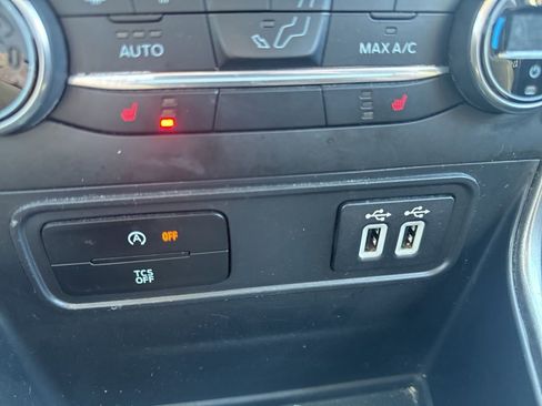 Used 2019 Ford EcoSport SE image 4