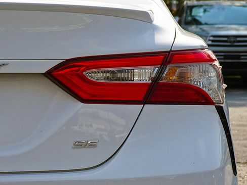 Used 2020 Toyota Camry SE FWD image 15