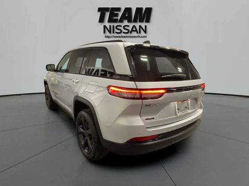 Used 2022 Jeep Grand Cherokee Altitude image 4