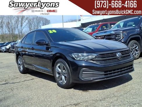 Used 2024 Volkswagen Jetta SE w/ Panoramic Sunroof Package FWD image 1