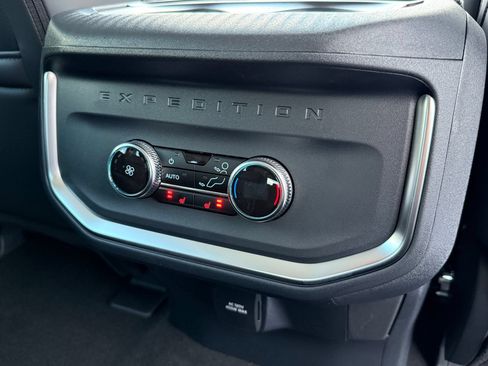 Used 2025 Ford Expedition Platinum AWD/4WD image 16