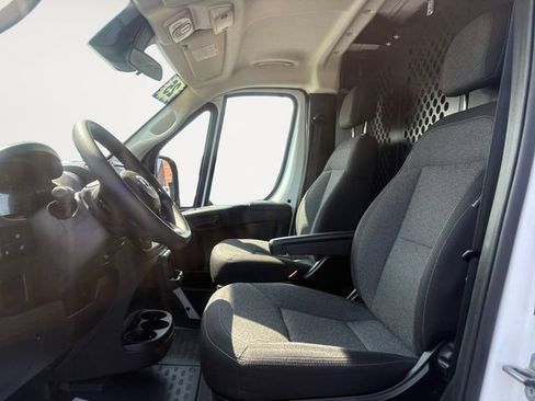 Used 2025 RAM ProMaster 2500 w/ U-Haul Equipment Group FWD image 9