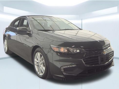 Used 2017 Chevrolet Malibu LT FWD image 5