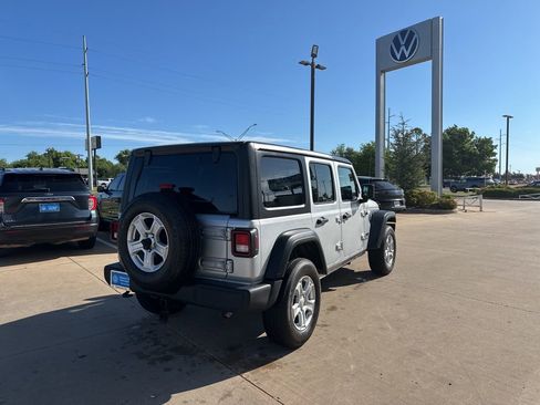 Used 2022 Jeep Wrangler Unlimited Sport AWD/4WD image 5