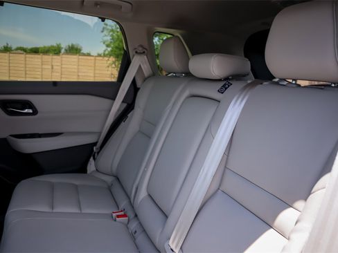 New 2025 Nissan Rogue SL w/ Tech Package image 24