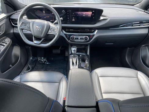 Used 2025 Buick Envista Sport Touring image 39