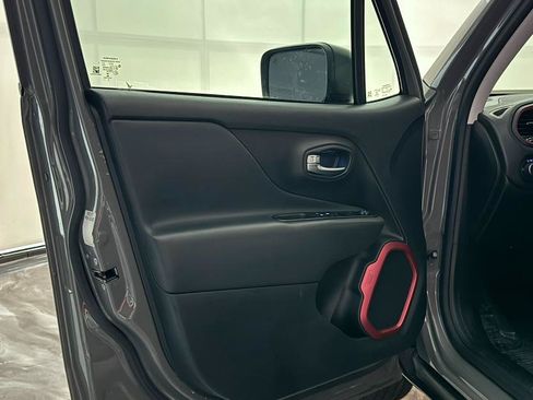 Used 2021 Jeep Renegade Trailhawk AWD/4WD image 19