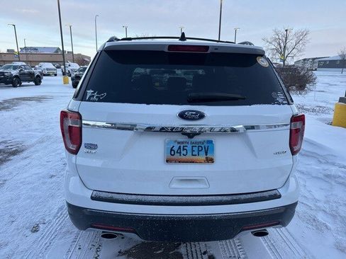 Used 2018 Ford Explorer XLT image 7